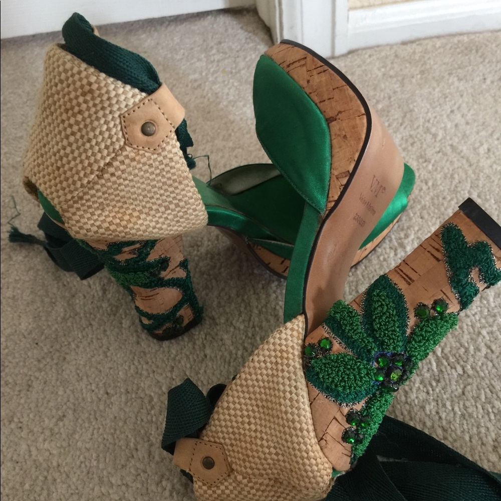 Shoes - Picture 5 of 6